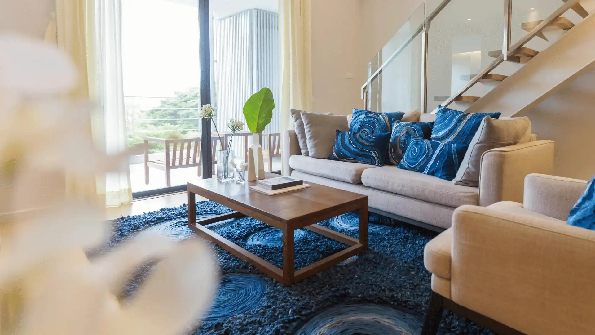 A clean living room colouring blue